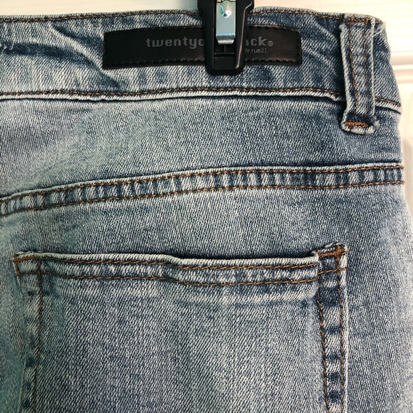 Distressed Jeans - Picture 5 of 6